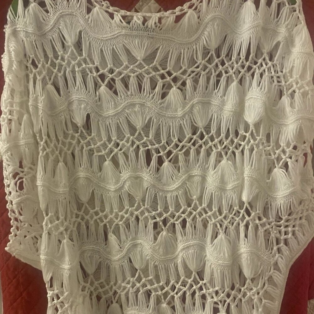 TASHON OPEN WEAVE PONCHO - MEDIUM - NEW, NEVER WORN